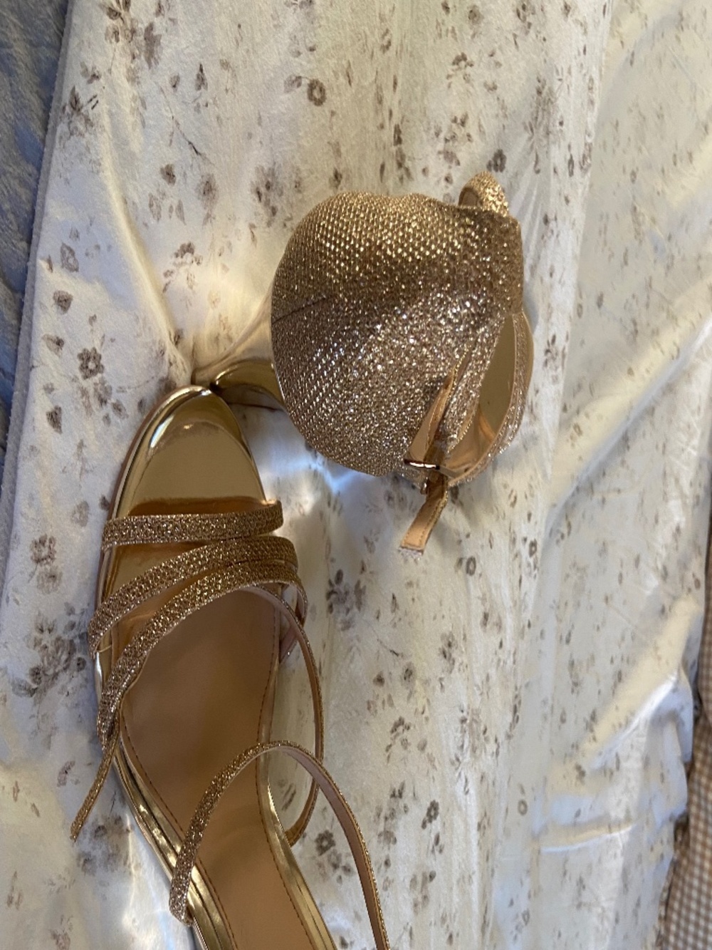 Badgley Mischka Jewel gold sandles size 7.5